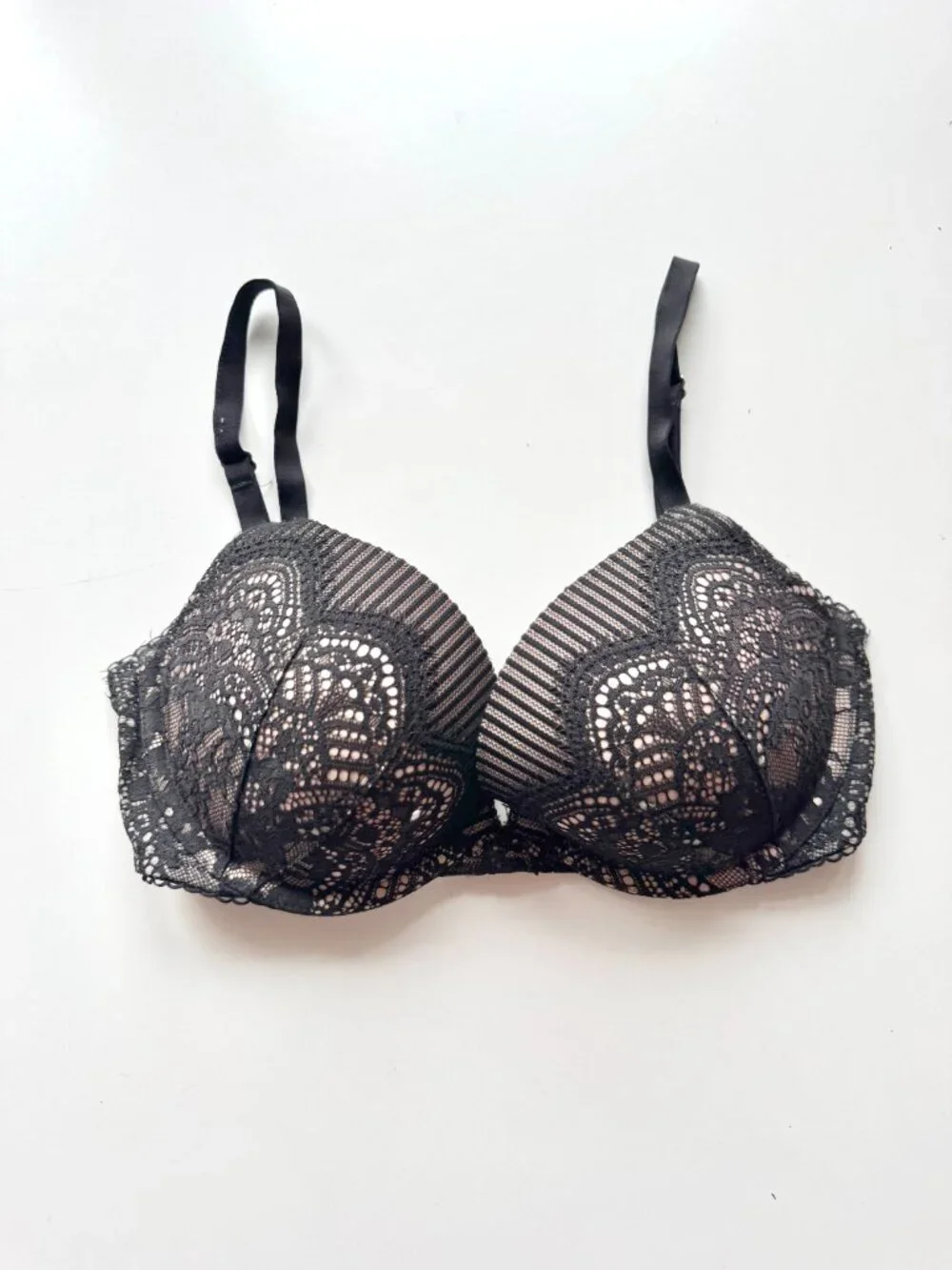 Lot of 2 VICTORIA'S SECRET Dream Angels Very Sexy Lace Push-Up Bras, Size 32DD - Picture 2 of 14